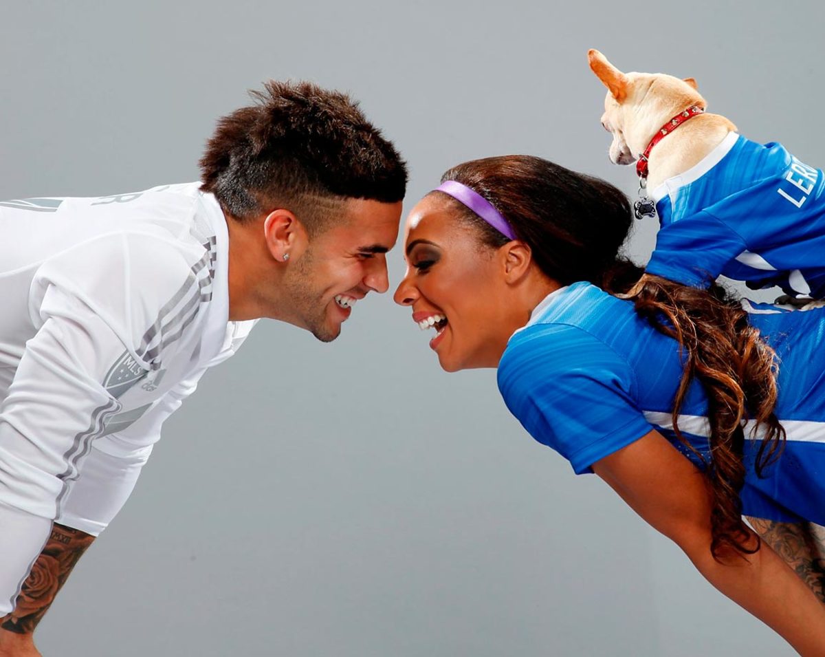 sydney-leroux-X159570_TK4_2073.jpg